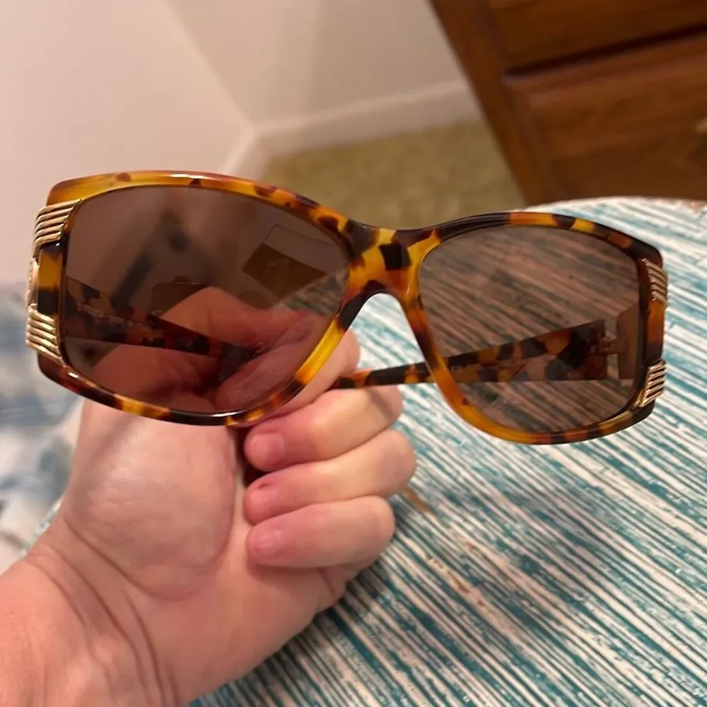 FENDI Vintage Classic Tortoise Shell Sunglasses - Picture 8 of 9